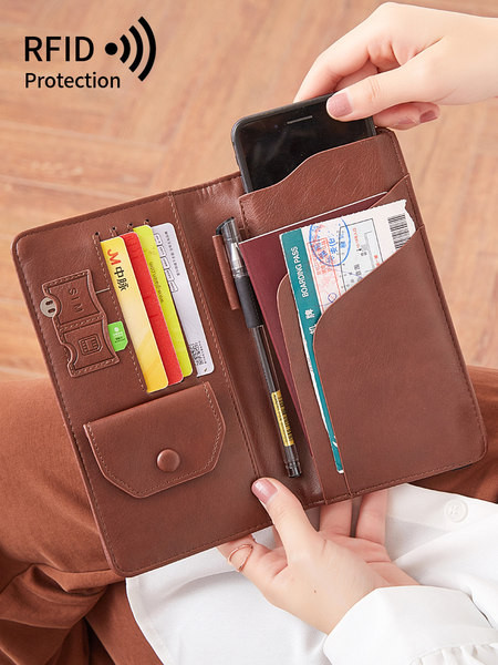 Sieviešu ādas maks ar monētu kabatu un dokumentu nodalījumiem