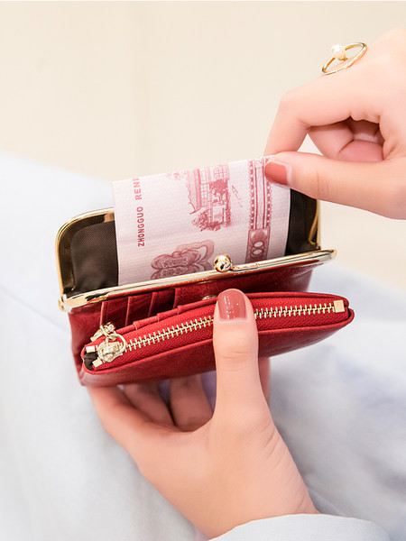 Γυναικείο ρετρό δερμάτινο πορτοφόλι με μεταλλικό κούμπωμα - πολλά διαμερίσματα