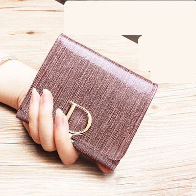 Γυναικείο μίνι πορτοφόλι λουστρίν με μεταλλικό στοιχείο