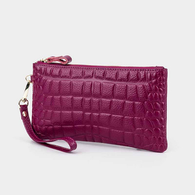 Sieviešu maks ar reljefu ādu un īsiem rokturiem