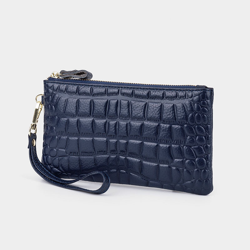 Sieviešu maks ar reljefu ādu un īsiem rokturiem