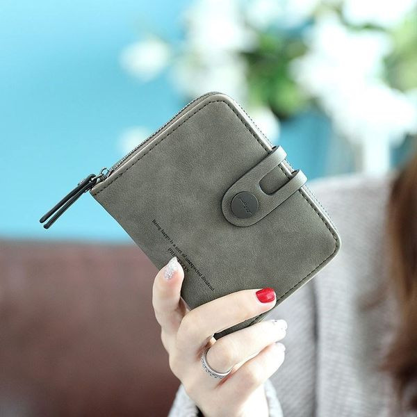 Jauna modeļa ādas maciņš kompaktā izmērā