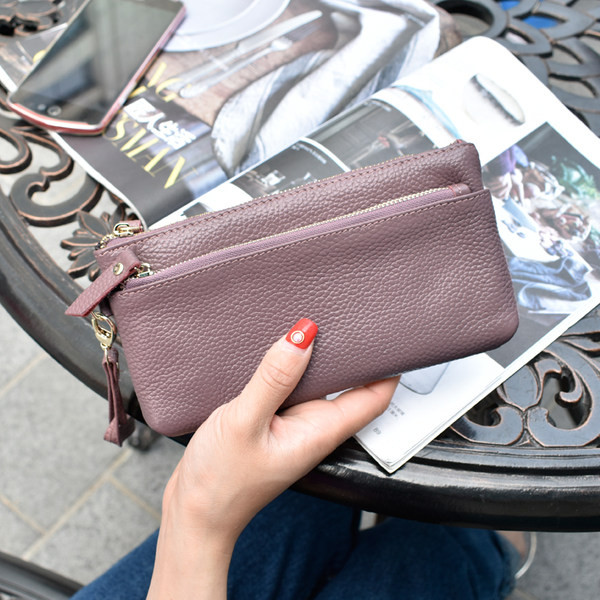 Sieviešu ādas maks ar rāvējslēdzēju un rokturi