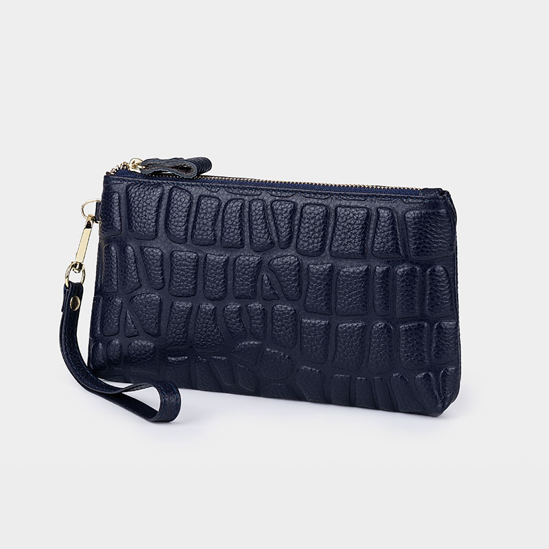 Sieviešu maks ar reljefu ādu un rāvējslēdzēju