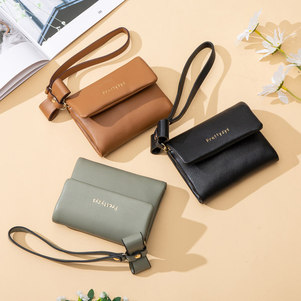 Sieviešu ādas maks ar metāla aizdari un īsu rokturi