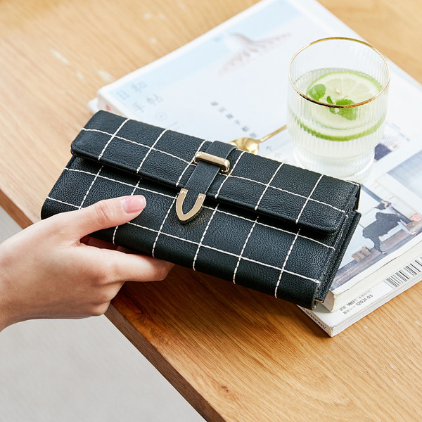 Rūtains sieviešu maks ar metāla aizdari