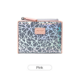 Kompakts sieviešu maks ar metāla aizdari un emblēmu