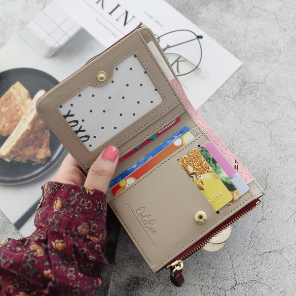 Kompakts sieviešu maks ar krāsainu izšuvumu