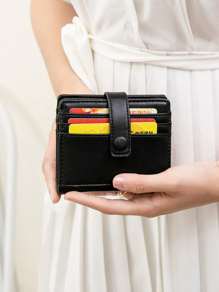 Mini sieviešu maks ar debetkaršu nodalījumiem - eko āda