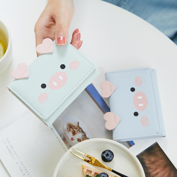 Mazs sieviešu ādas maciņš ar 3D elementu un aplikāciju