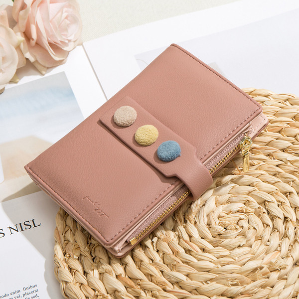 Sieviešu ādas maks ar krāsainām pogām un monētu nodalījumu