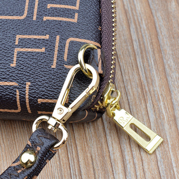 Moderns sieviešu maks ar uzrakstiem un īsu rokturi