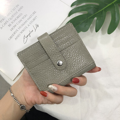 O poseta mica pentru documente si carduri de credit