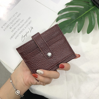 O poseta mica pentru documente si carduri de credit