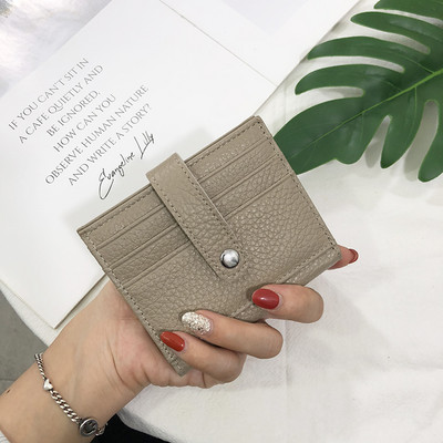 O poseta mica pentru documente si carduri de credit