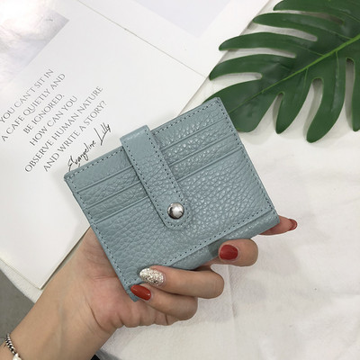 O poseta mica pentru documente si carduri de credit