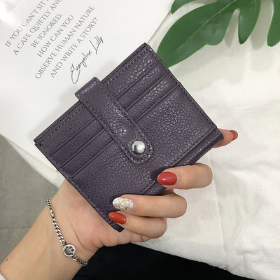 O poseta mica pentru documente si carduri de credit