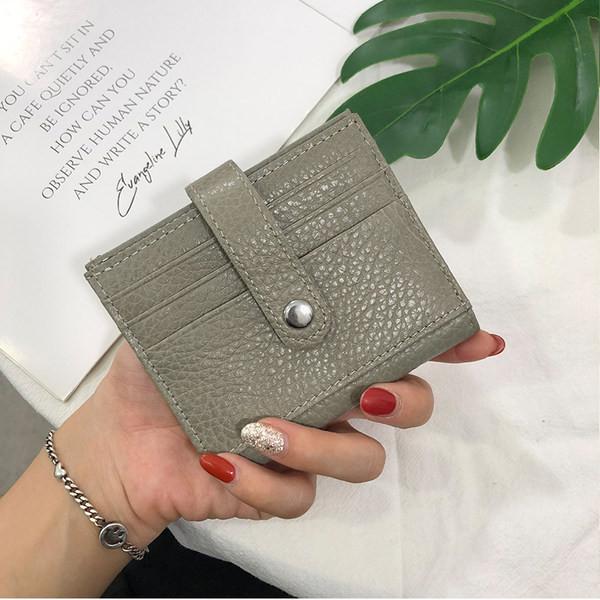 O poseta mica pentru documente si carduri de credit