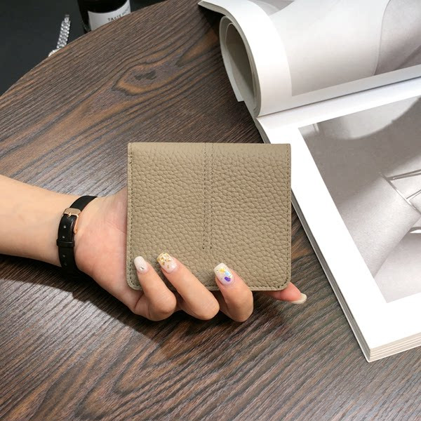 Sieviešu mini maks kredītkartēm un dokumentiem