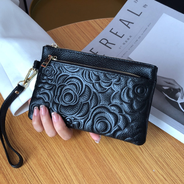 Sieviešu maks ar diviem rāvējslēdzēja nodalījumiem un rokturi