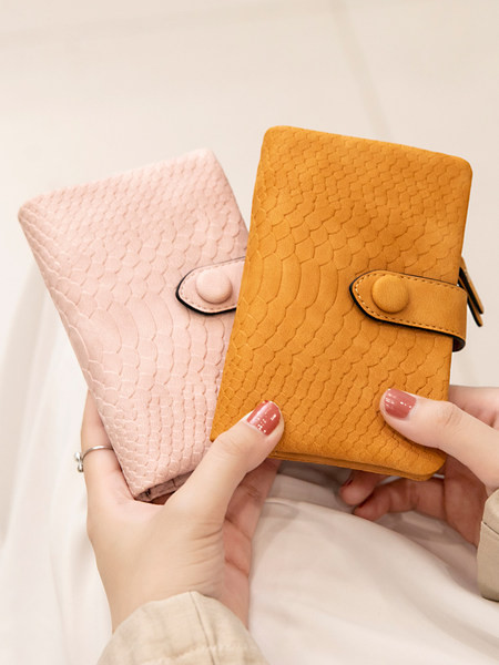 Portofel din piele cu buzunar pentru monede și închidere metalică pentru femei