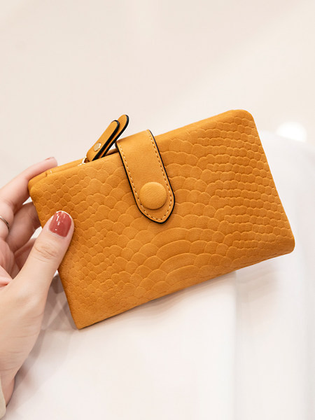 Portofel din piele cu buzunar pentru monede și închidere metalică pentru femei