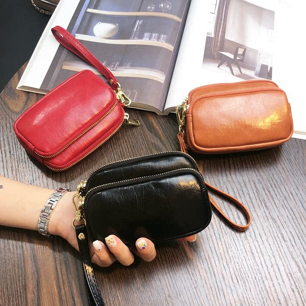 Sieviešu maks ar rāvējslēdzēju un rokturi