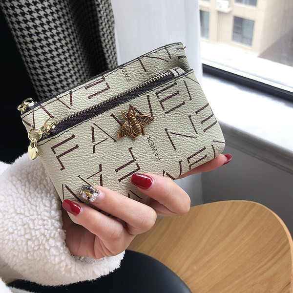 Sieviešu maks monētām ar rāvējslēdzēju un metāla apdari