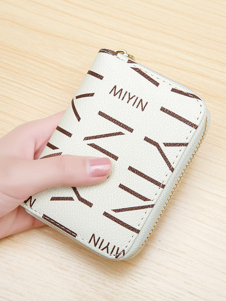 Neliels sieviešu maks ar dokumentu nodalījumiem