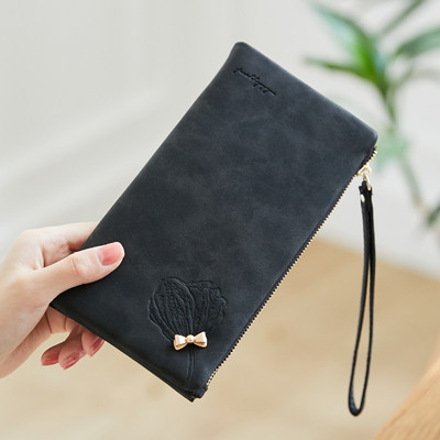 Garš sieviešu maks ar metāla apdari un īsu rokturi