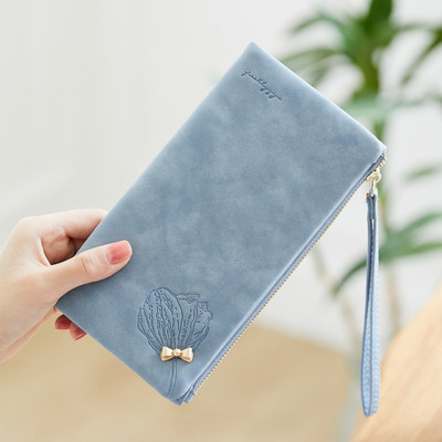 Garš sieviešu maks ar metāla apdari un īsu rokturi