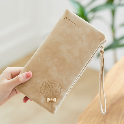 Garš sieviešu maks ar metāla apdari un īsu rokturi