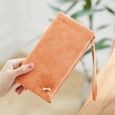 Garš sieviešu maks ar metāla apdari un īsu rokturi