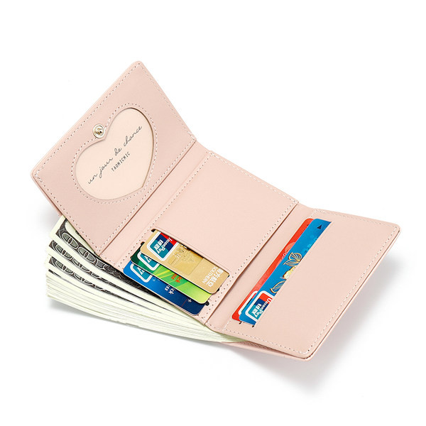 Neliels sieviešu maks ar 3D apdari un metāla aizdari