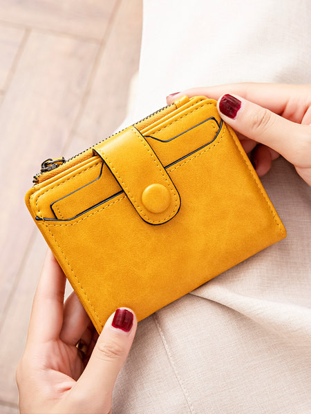 Neliels sieviešu maks no eko ādas ar monētu kabatu un metāla aizdari