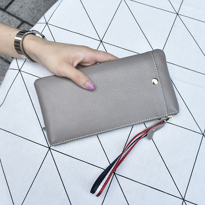 Sieviešu maks ar rokturi un nodalījumu telefonam un rāvējslēdzēju