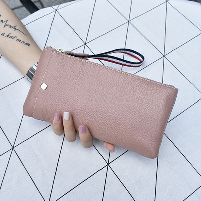 Sieviešu maks ar rokturi un nodalījumu telefonam un rāvējslēdzēju