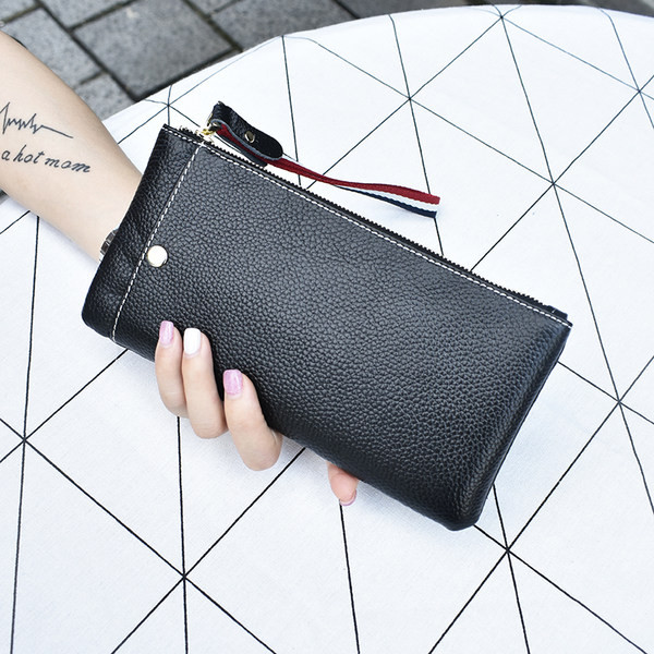 Sieviešu maks ar rokturi un nodalījumu telefonam un rāvējslēdzēju