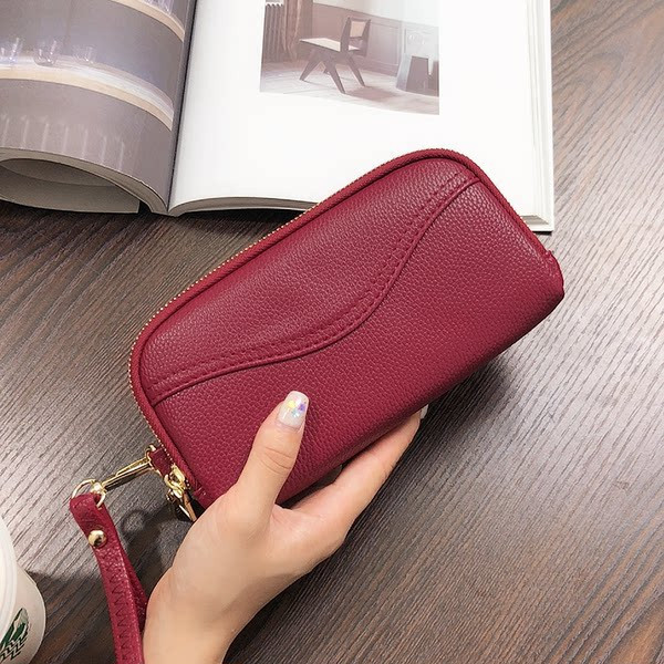 Sieviešu maks no eko ādas ar tīru modeļa rokturi