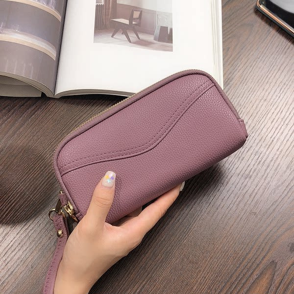 Sieviešu maks no eko ādas ar tīru modeļa rokturi