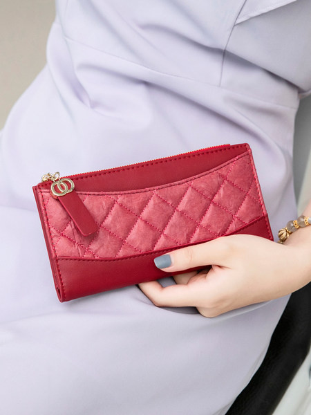 Sieviešu maks ar rāvējslēdzēju un metāla aizdari - vairākās krāsās