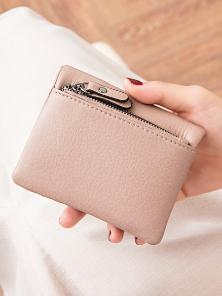 Daudzfunkcionāls mazs sieviešu maks ar metāla aizdari