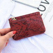 Sieviešu ādas maks ar rāvējslēdzēju un dzīvnieku apdruku