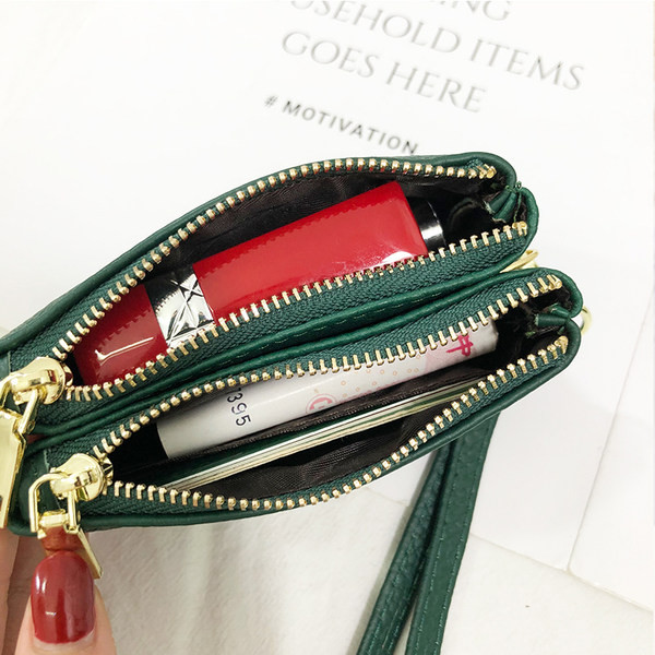 Geanta de dama moderna cu decor metalic