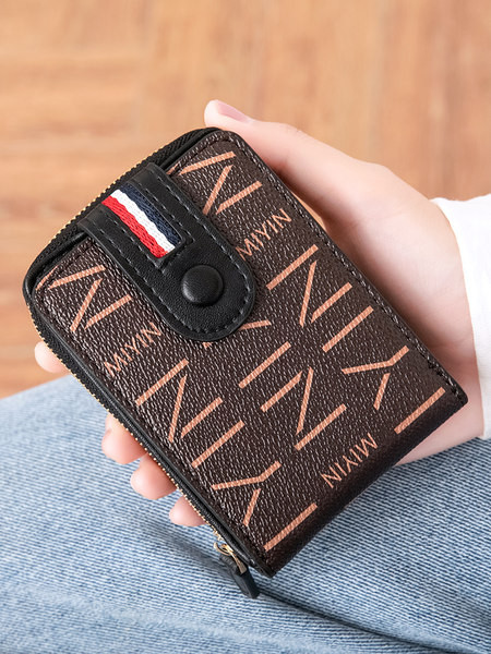 Kompakts mazs sieviešu maks ar rāvējslēdzēju un metāla aizdari