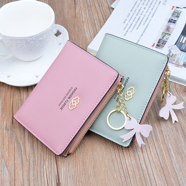 Sieviešu somiņa ar kulonu un metāla apdari