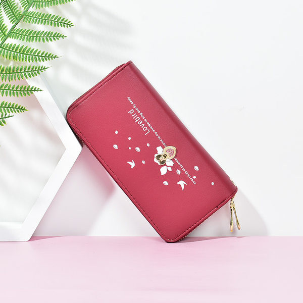 Moderns sieviešu maks ar rāvējslēdzējiem un monētu nodalījumu