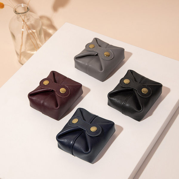 Sieviešu ādas maks ar pogām vairākās krāsās