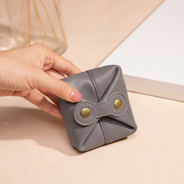 Sieviešu ādas maks ar pogām vairākās krāsās