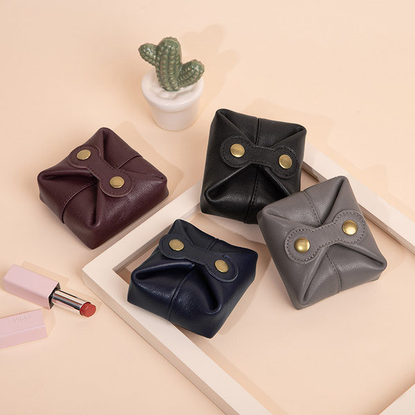 Sieviešu ādas maks ar pogām vairākās krāsās